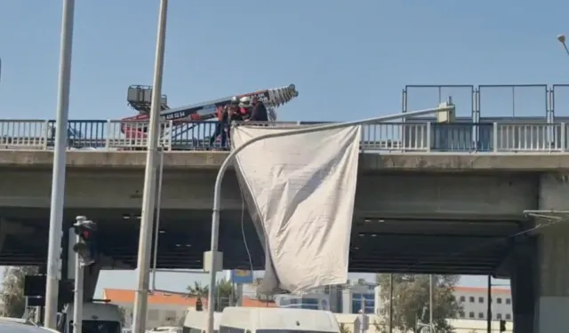 Atatürk imzalı tapu krizi: Üst geçide asılmasına polis müdahalesi