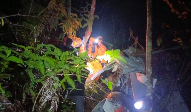 Endonezya'da kalkan helikopter kısa süre sonra düştü: 8 ölü