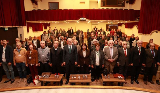 Foça’da tarım zirvesi: Gediz kirliliği alarm veriyor