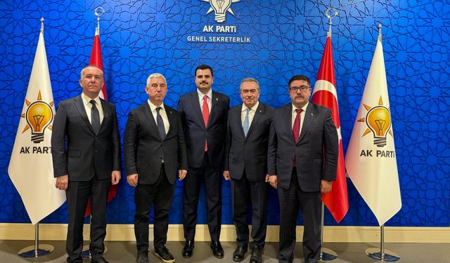 Bergama Belediye Başkanı Tanju Çelik, Eyyüp Kadir İnan'ı ziyaret etti