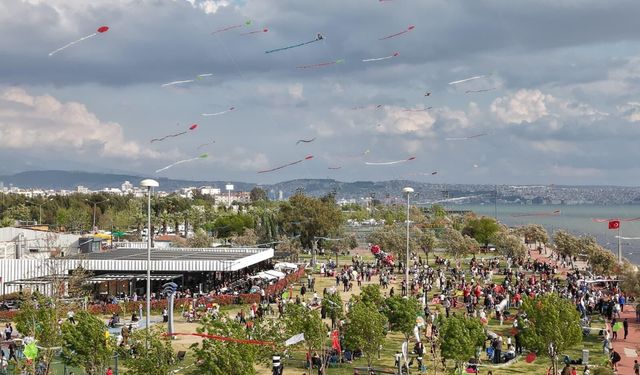 Karşıyaka, 23 Nisan'ı coşkuyla kutladı