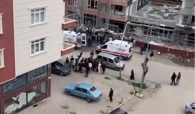 İnşaatta facia: İskele çöktü, yaralı işçier var!