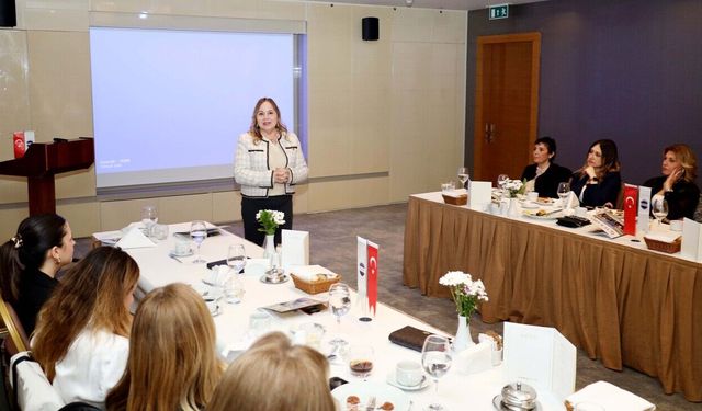 İZİKAD buluşmasında küresel riskler ve tarımın geleceği ele alındı