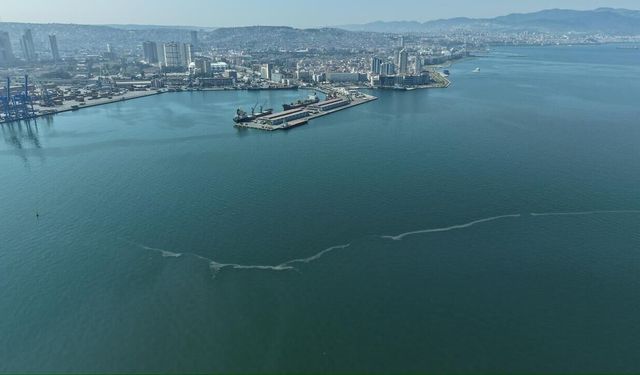 İzmir Körfezi göz göre göre kirletiliyor