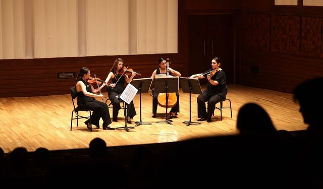 İzmir Oda Orkestrası yine ayakta alkışlandı