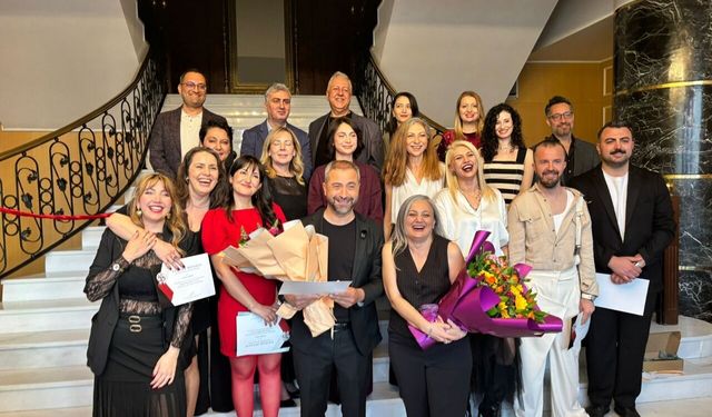 İzmir’in gizli hikayeleri objektifte: “Sinematik Mekânlar” sergisi açıldı