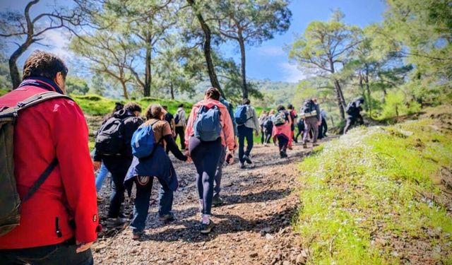 İzmirli 180 doğaseverden bahar yürüyüşü