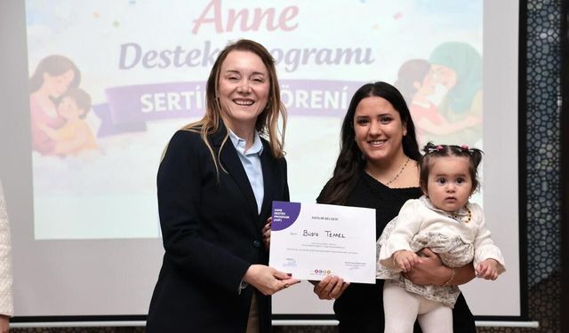 Konak’ta "Anne Destek Programı" tamamlandı: 25 mezun sertifikasını aldı