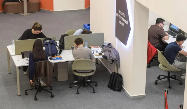 Kültürpark’taki Hasan Ali Yücel Kütüphanesi yoğun ilgi görüyor