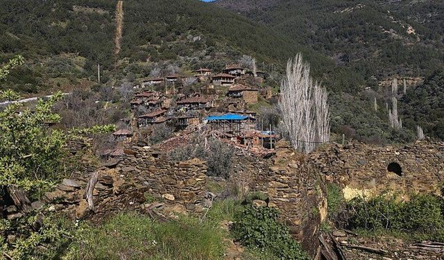 İzmir'in hayalet köyü olarak bilinen Lübbey turizme açılacak