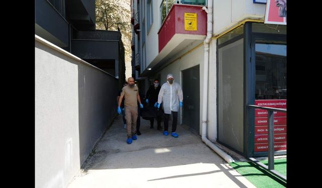 Öldürdüğü hamile eşinin cesediyle 10 gün aynı evde yaşadı