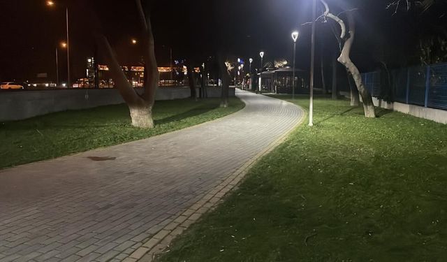 Parkta bıçaklı kavga: 3 genç yaralandı, şüpheliler kaçtı