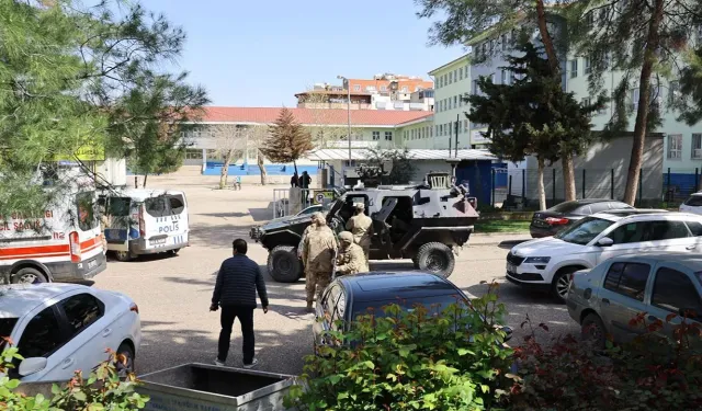 İçişleri: Lise saldırısında 16 kişi yaralandı