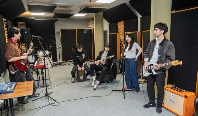Stüdyo Kültürpark'a ilgi yoğun: Kazakistanlı müzik grubu prova yaptı