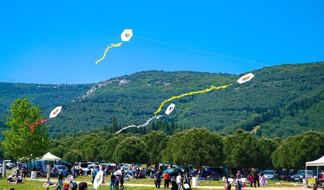 Torbalı’da uçurtmalar gökyüzünü renklendirdi