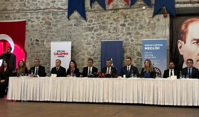 Özür Özel İzmir’de Romanlar ile buluştu