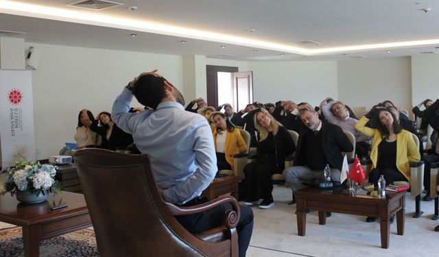 İzmir’de basın mensuplarına Sağlıklı Yaşam Semineri düzenlendi