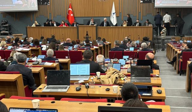 İzmir Büyükşehir Belediye Meclisi'nde komisyon üyeleri seçildi