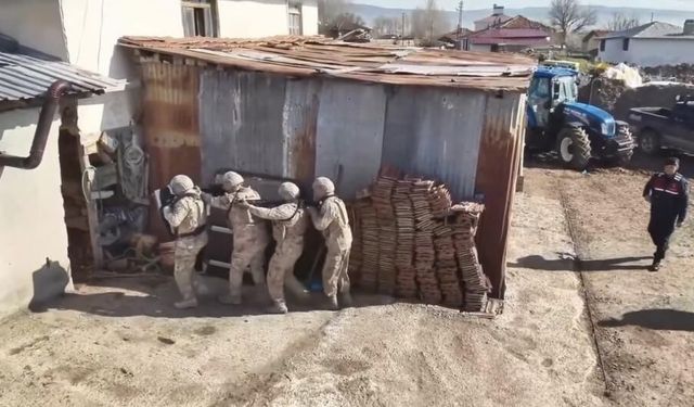 Zehir tacirlerine büyük darbe: 13 kişi tutuklandı, 33 kişiye adli işlem