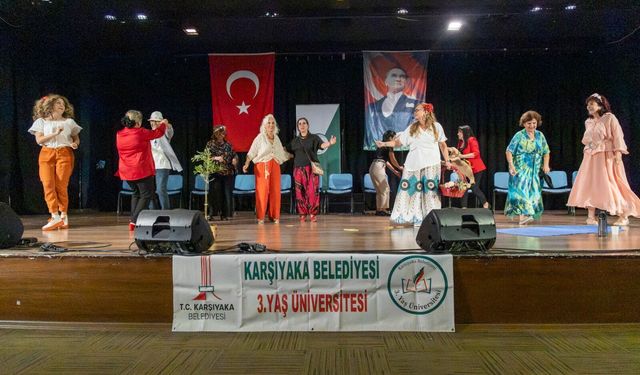 3. Yaş Üniversitesi mezunu 60 yaş üstü öğrenciler dönem sonu heyecanı yaşadı