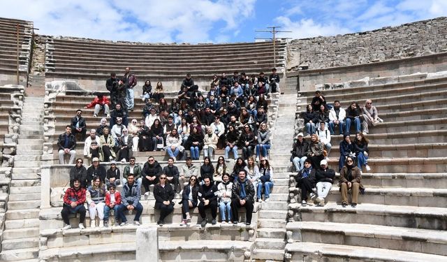 İzmir Büyükşehir’den üniversitelilere kültür rotası