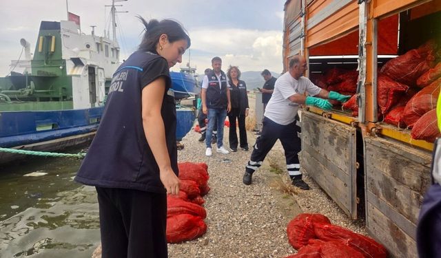 İzmir'de 7 ton kaçak midye ele geçirildi; 620 bin TL idari para cezası uygulandı