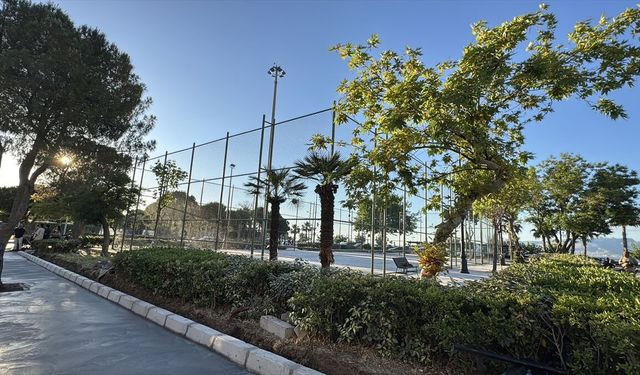 Tarık Zafer Tunaya Parkı'nda yapılacak tenis kortu için 6 ağaç kesildi