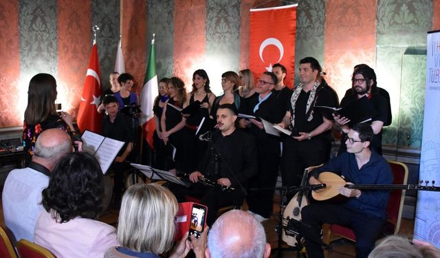 İtalya'daki yabancılardan Türk Halk Müziği konseri