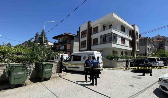 Aile içi kavga kanlı bitti: Tartıştığı anne ve babasını bıçaklayarak öldürdü