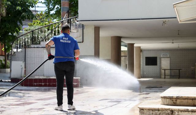 Buca’da ibadethaneler bayrama hazır!