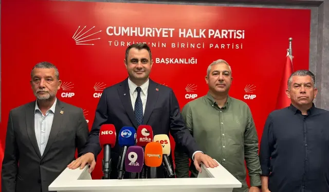 CHP’de “mutlak butlan” sonrası ilk buluşma İzmir’de: Özgür Özel Cumhuriyet Meydanı’nda konuşacak