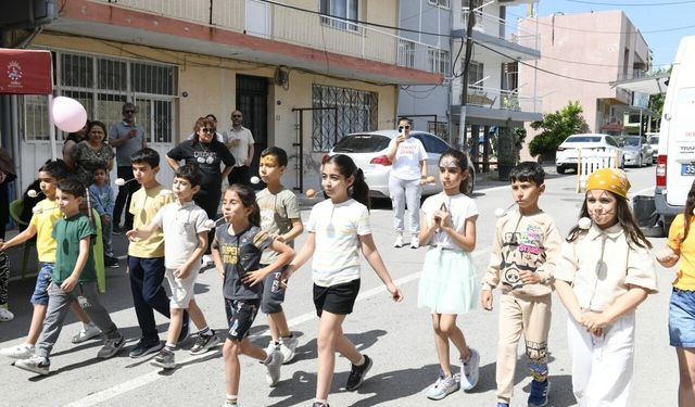 Çiğli’de çocuklar yılsonu şenliğinde doyasıya eğlendi