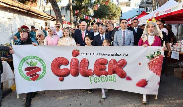 Emiralem Çilek Festivali, kapılarını muhteşem bir başlangıçla açtı