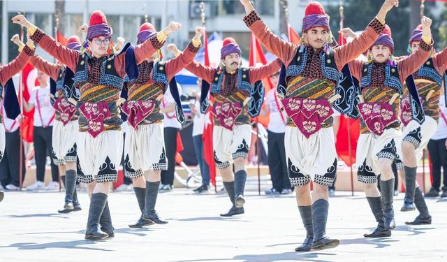 İzmir, 19 Mayıs'ta tek yürek oldu