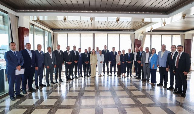 İzmir'in CHP'li belediye başkanları toplantı yaptı