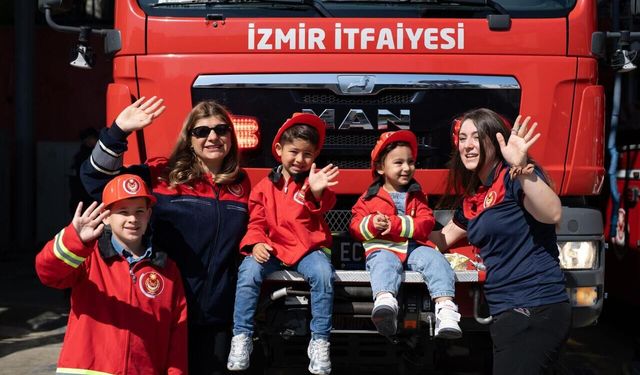 Hem alevlere koşuyorlar hem çocuk büyütüyorlar