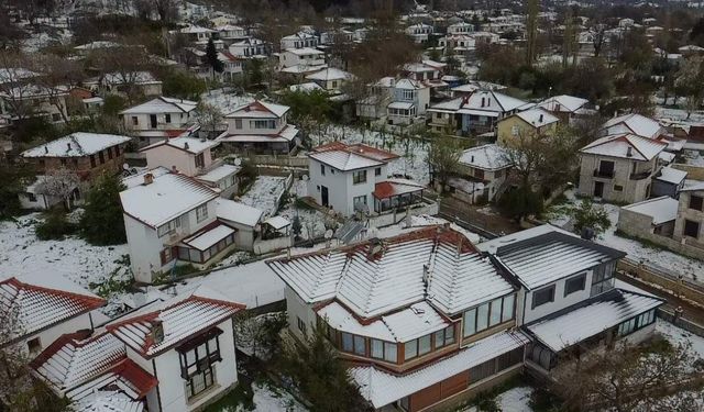 İzmir’de bahar ortasında kar: Bozdağ ve Gölcük beyaza büründü