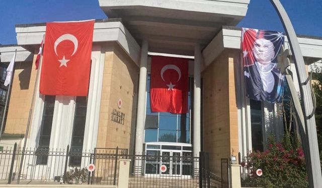 Kargo aracına gizlenen kaçak ürünler ele geçirildi: 2 kişi tutuklandı