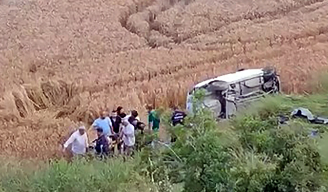 Kontrolden çıkan otomobil şarampole devrildi: Ölü ve yaralı var