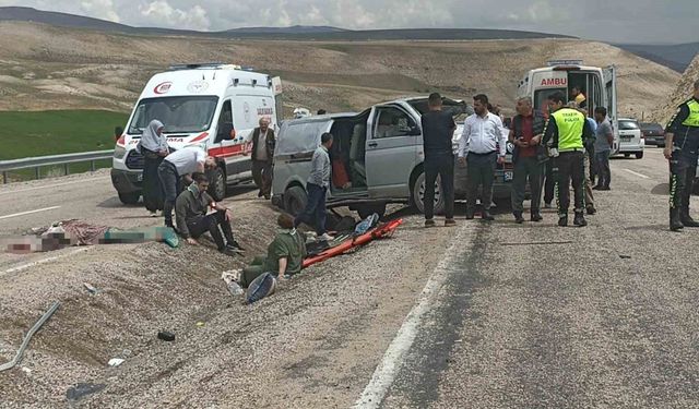 Bayram tatili zehir oldu: Aynı aileden 1 kişi öldü, 8 kişi yaralandı