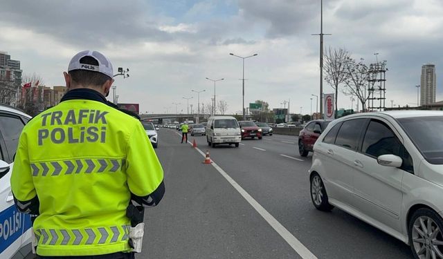 Çeşme’de polisten kaçarken çocuğa çarptı: Sürücüye 589 bin lira ceza