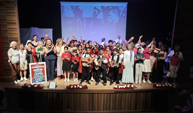 Konaklı çocuklardan yıl sonu şöleni