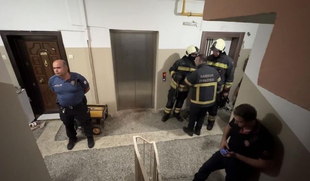 24 yaşındaki genç ekipleri alarma geçirdi: Eşyalarını ateşe verip evine kilitlendi