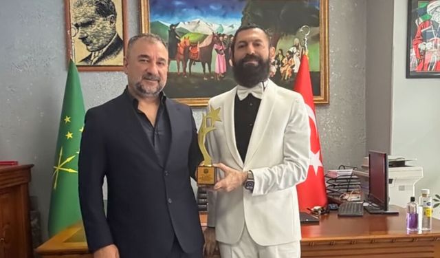 Akif Manaf’a Demokrasi ve Barış Ödülü Takdim Edildi
