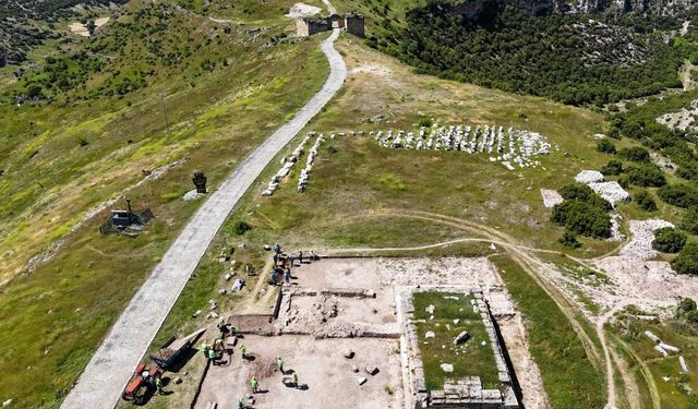 Antik kentte gizli kalan kutsal alan gün yüzüne çıkıyor