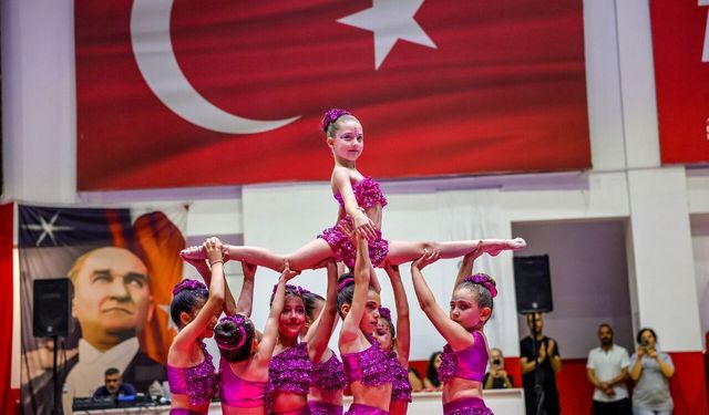 Bayraklı’da minik yeteneklerden muhteşem gösteri