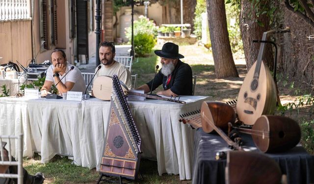 Bornova'da müzik tutkunları geleneksel zanaatın inceliklerini keşfetti