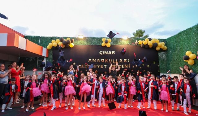 Miniklerin kep heyecanı: Çınar Anaokulları'nda mezuniyet coşkusu