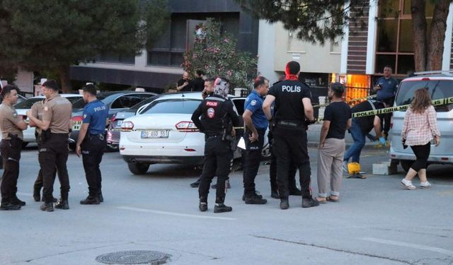 Çocuğunun gözü önünde vurulan kadın kurtarılmadı