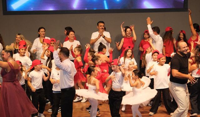Dikili’de kültür ve sanat sezonu coşkulu finalle tamamlandı